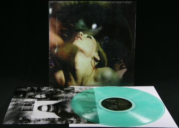 Лимитированное издание альбома «Saturday Night Wrist» группы Deftones на прозрачном зеленом виниле