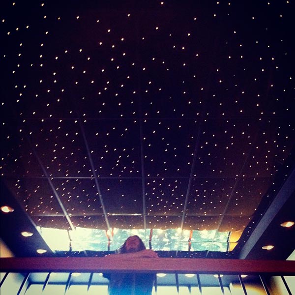 Барабанщик Эйб Каннингам в ожидании выступления своей группы Deftones PNC Bank Arts Center, Холмдел, Нью-Джерси (04.08.2012 г.)