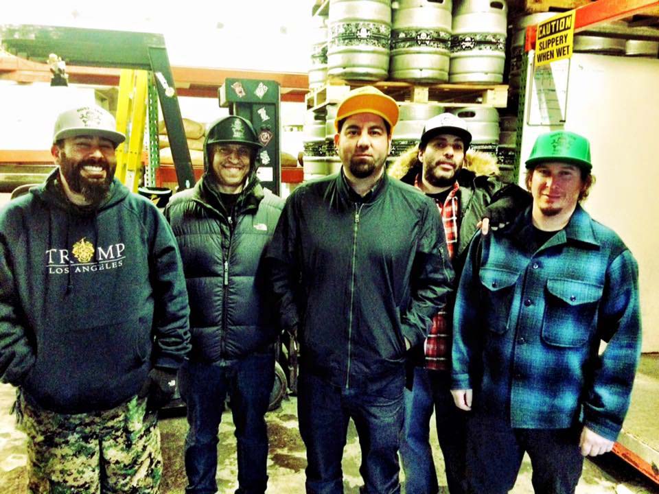 Счастливые парни из Deftones в пивоварне Boneyard Beer