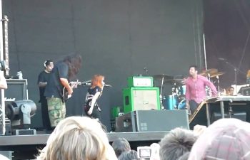 Хэйли Вильямс и Deftones вместе исполняют «Passenger» на фестивале «Rock-A-Field»