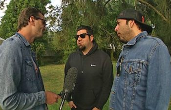 Дэвид Фариер берет интервью у Чино Морено и Френка Делгадо из Deftones на фестивале Big Day Out (17 января 2014 г.)