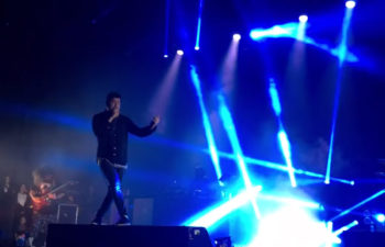 Deftones исполняют новую песню «Doomed User» на фестивале Musink 5 марта 2016 г.