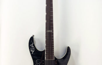 Гитара ESP с автографами Deftones на аукционе в память о Честере Беннингтоне и Крисе Корнелле