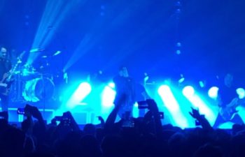 Чино Морено вместе с Gojira исполнил песню «Territory» группы Sepultura
