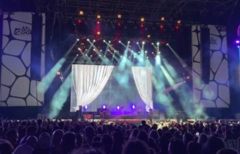 Джейсон Аалон Батлер из Fever 333 присоединился к Deftones на сцене на фестивале «Mad Cool»
