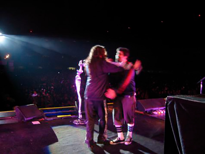 Чино Морено исполнил с Korn песню «Wicked». 12 января 2004 года