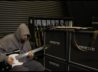 Стивен Карпентер исполняет на гитаре «Knife Prty»