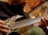 Стивен Карпентер исполняет на гитаре «Korea»