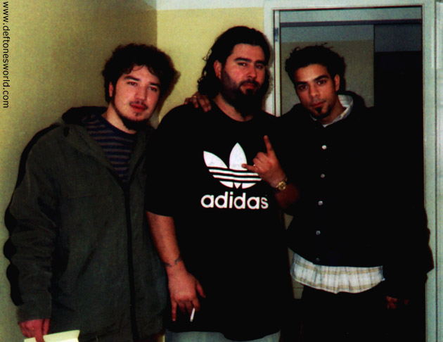 Deftones в Порту, Португалия, Coliseum (27 февраля 2001 года). Стивен Карпентер, Нуно и Вакс